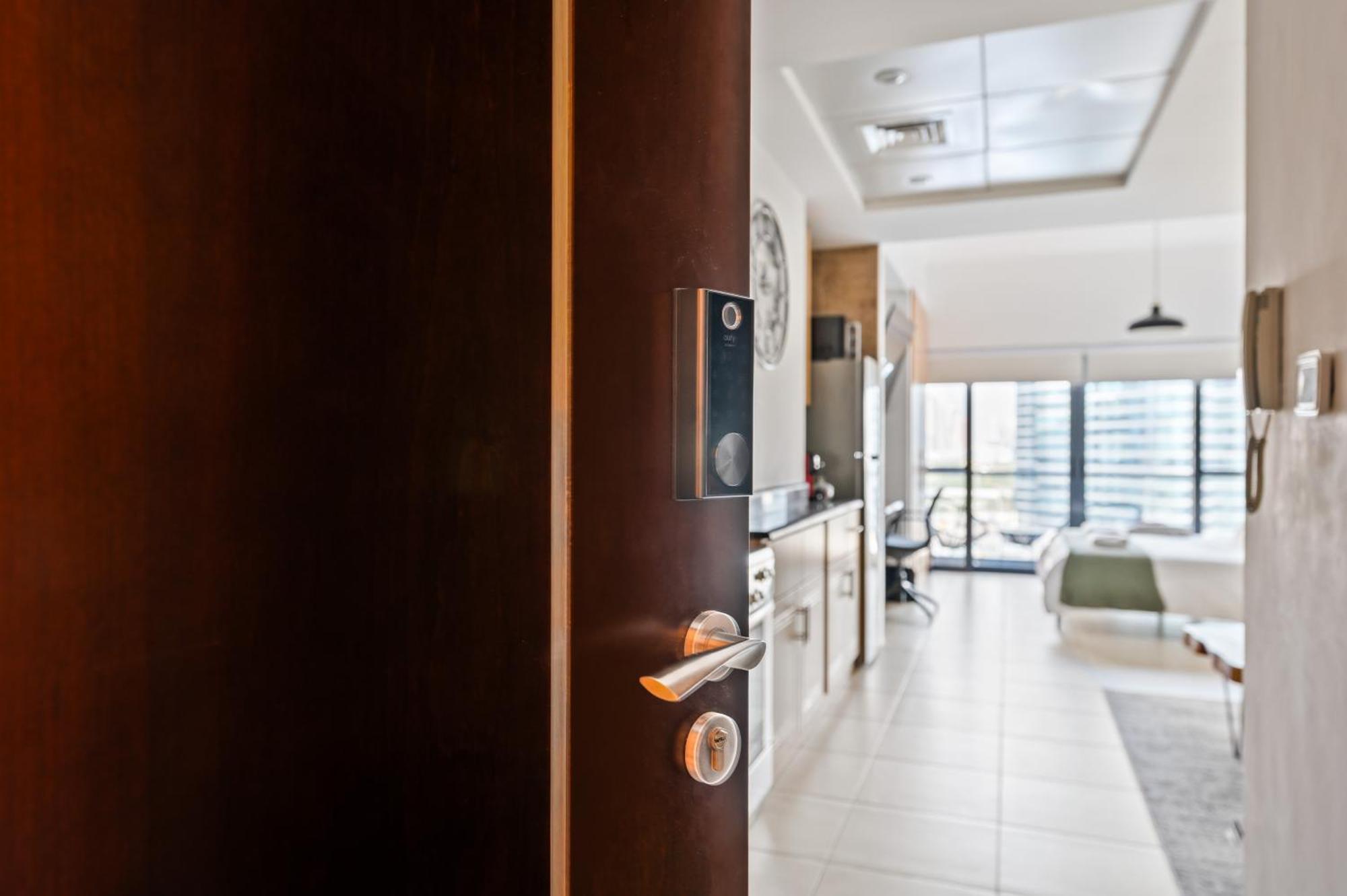 Upscale Studio Full Lake View In Goldcrest View Tower Dubai Exterior foto