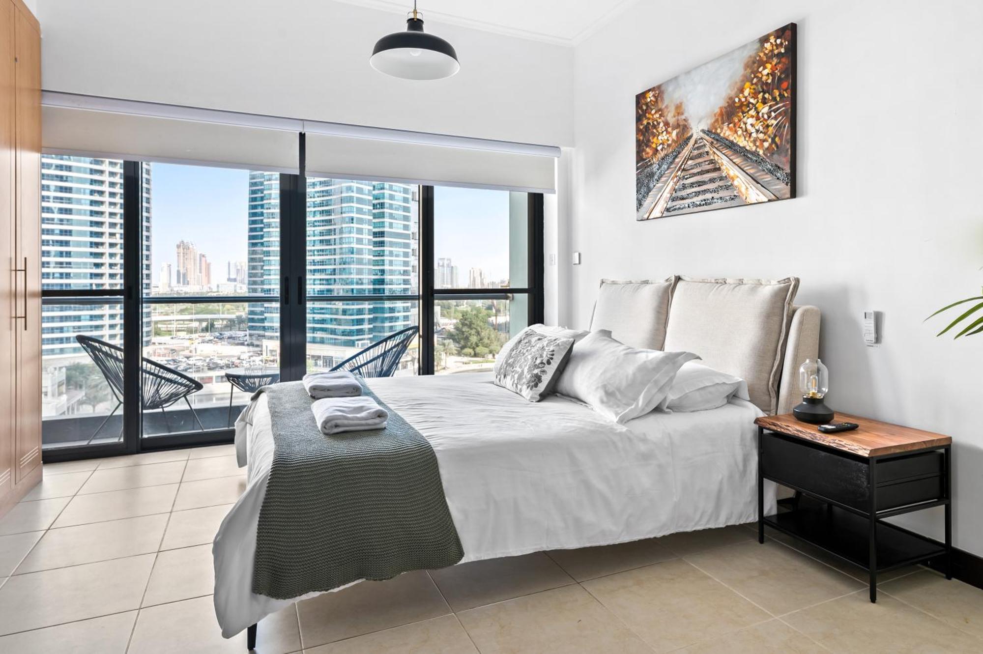 Upscale Studio Full Lake View In Goldcrest View Tower Dubai Exterior foto