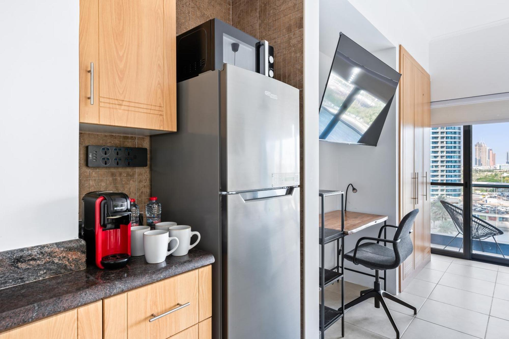 Upscale Studio Full Lake View In Goldcrest View Tower Dubai Exterior foto