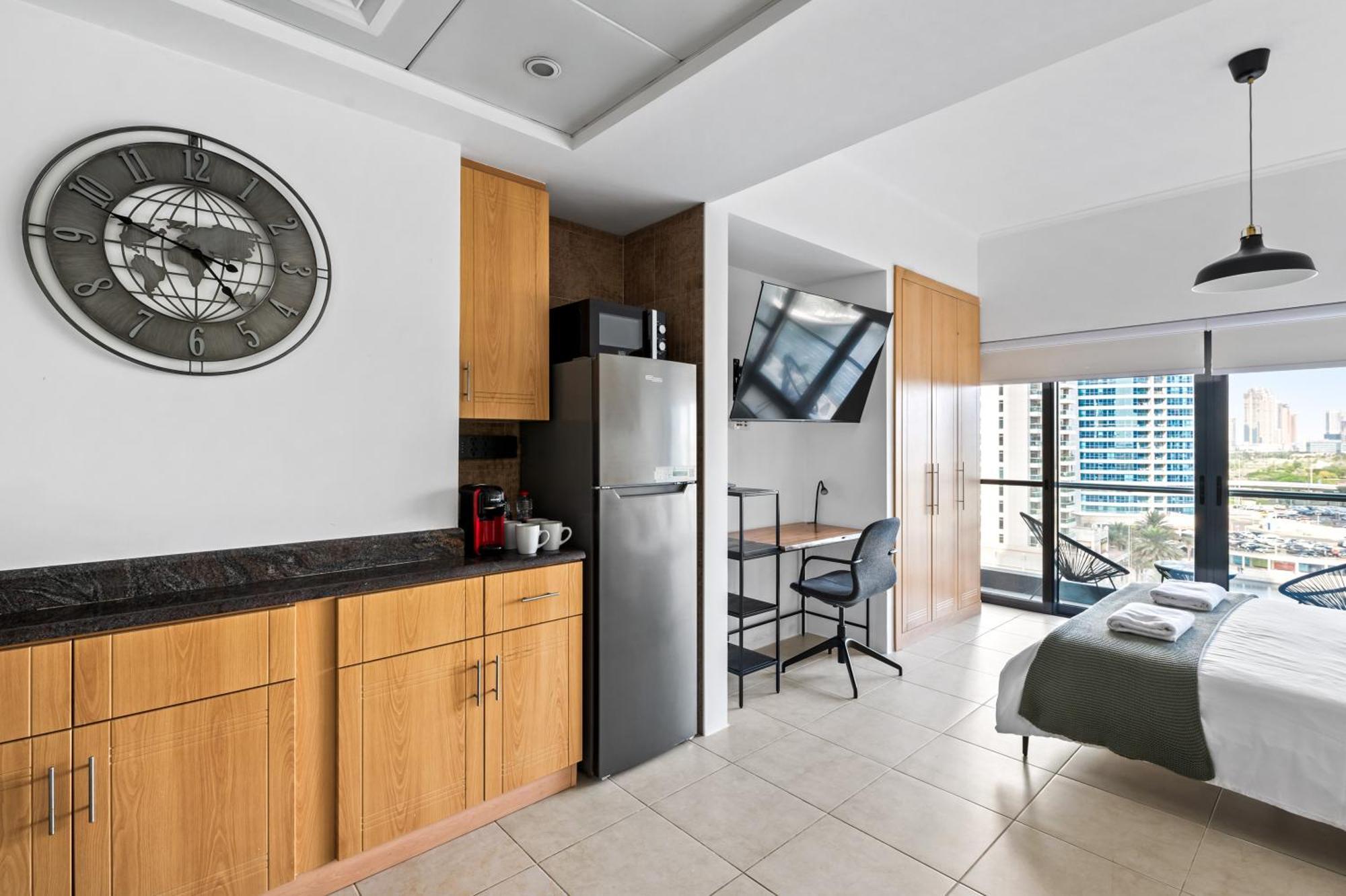 Upscale Studio Full Lake View In Goldcrest View Tower Dubai Exterior foto