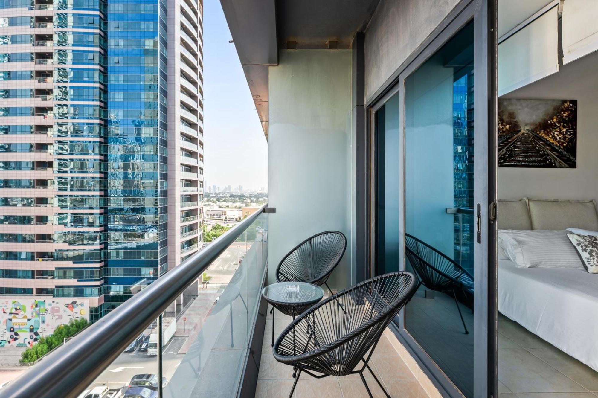 Upscale Studio Full Lake View In Goldcrest View Tower Dubai Exterior foto