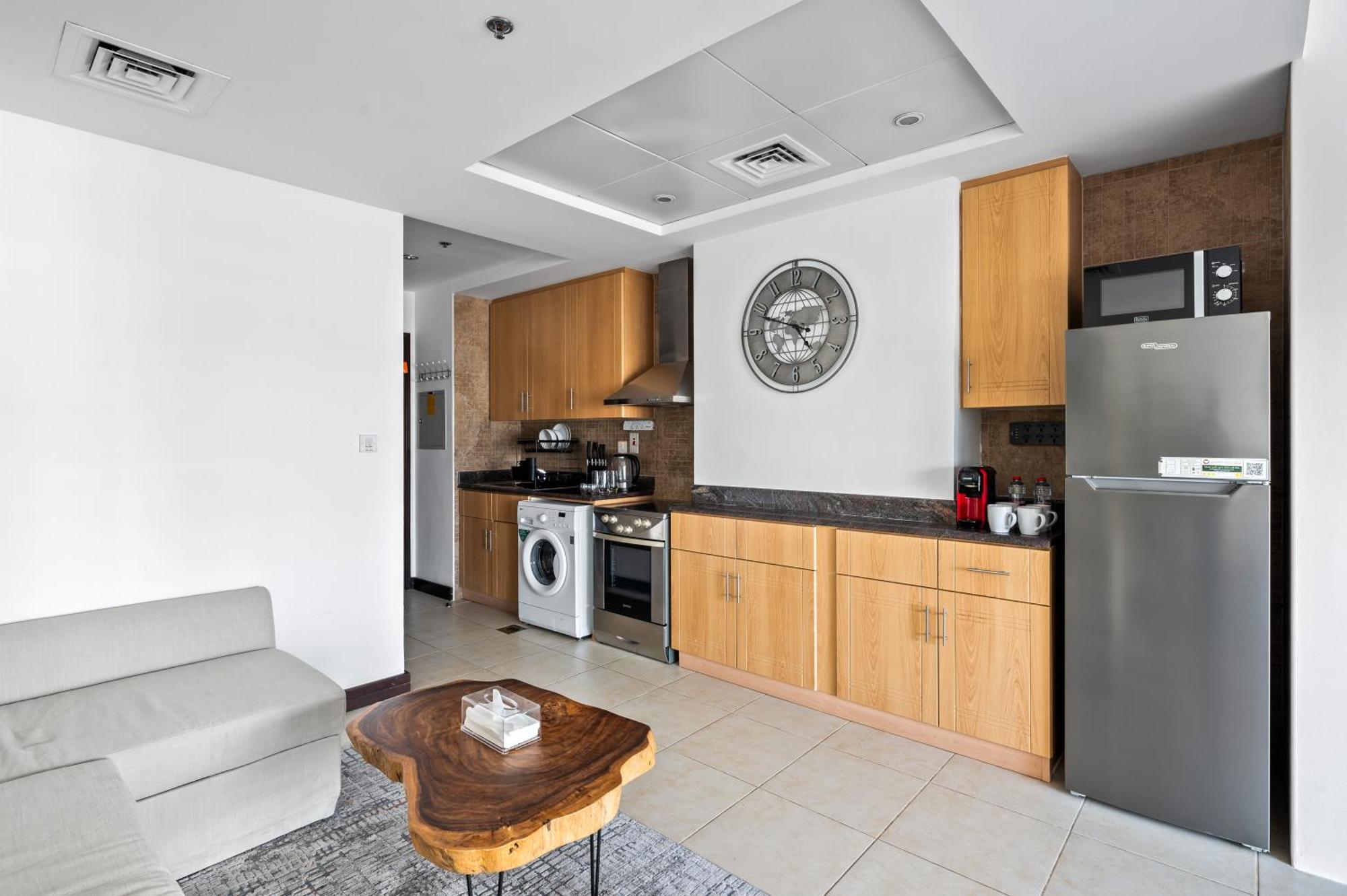 Upscale Studio Full Lake View In Goldcrest View Tower Dubai Exterior foto