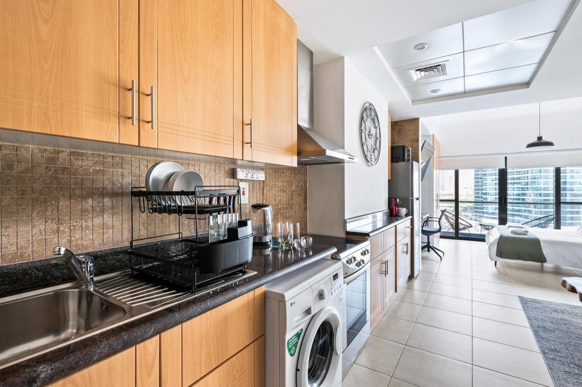 Upscale Studio Full Lake View In Goldcrest View Tower Dubai Exterior foto
