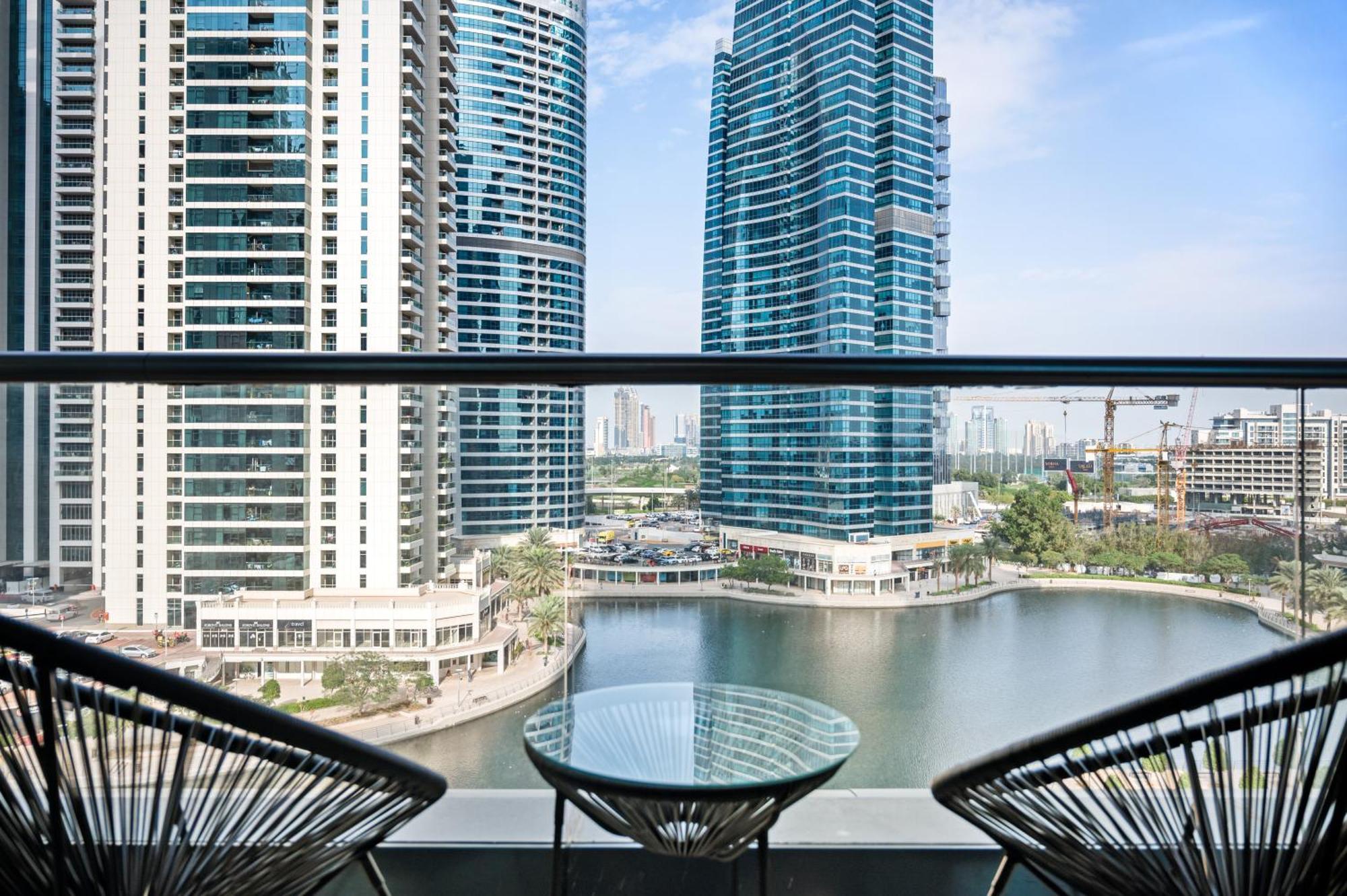 Upscale Studio Full Lake View In Goldcrest View Tower Dubai Exterior foto